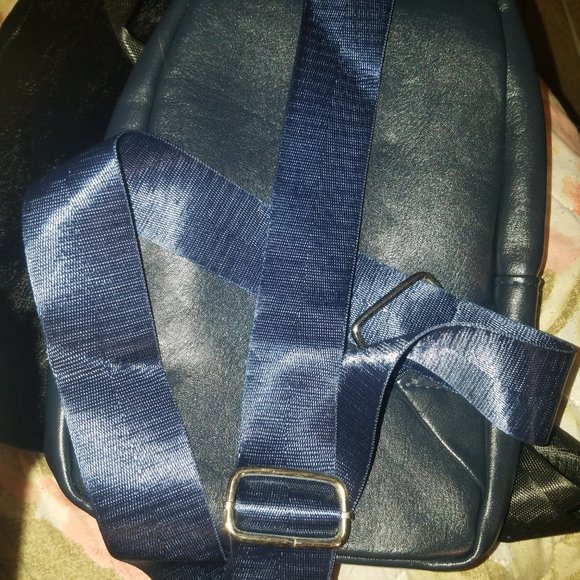 Shoulder pack - Picture 9 of 10